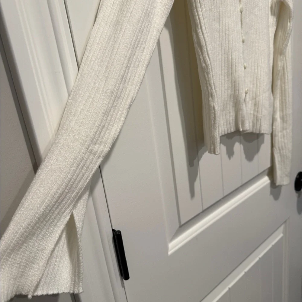 White Ribbed Button-Up Cardigan Top - Picture 4 of 8